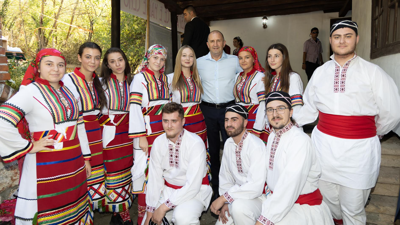 Румен Радев: България ще я има, докато има българи с жилав корен