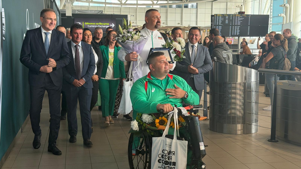 Министър Гуцанов при посрещането на парасветовния шампион в леката атлетика: България днес празнува и Ружди