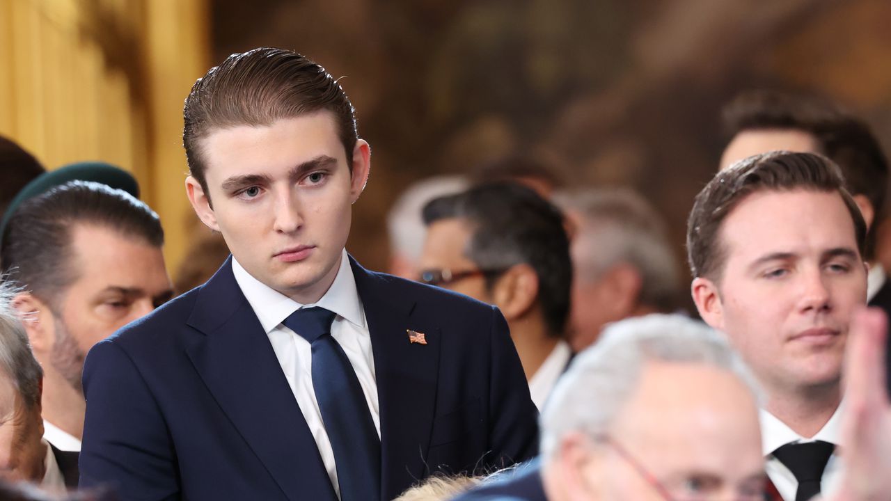 Синът на Доналд и Мелания използва Trump Tower за любовно гнезденце