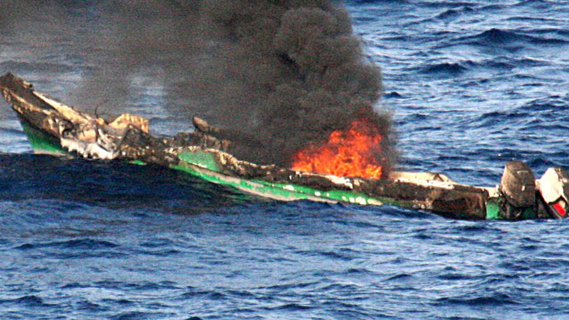 Удариха кораб край бреговете на Джибути. Евакуираха екипажа