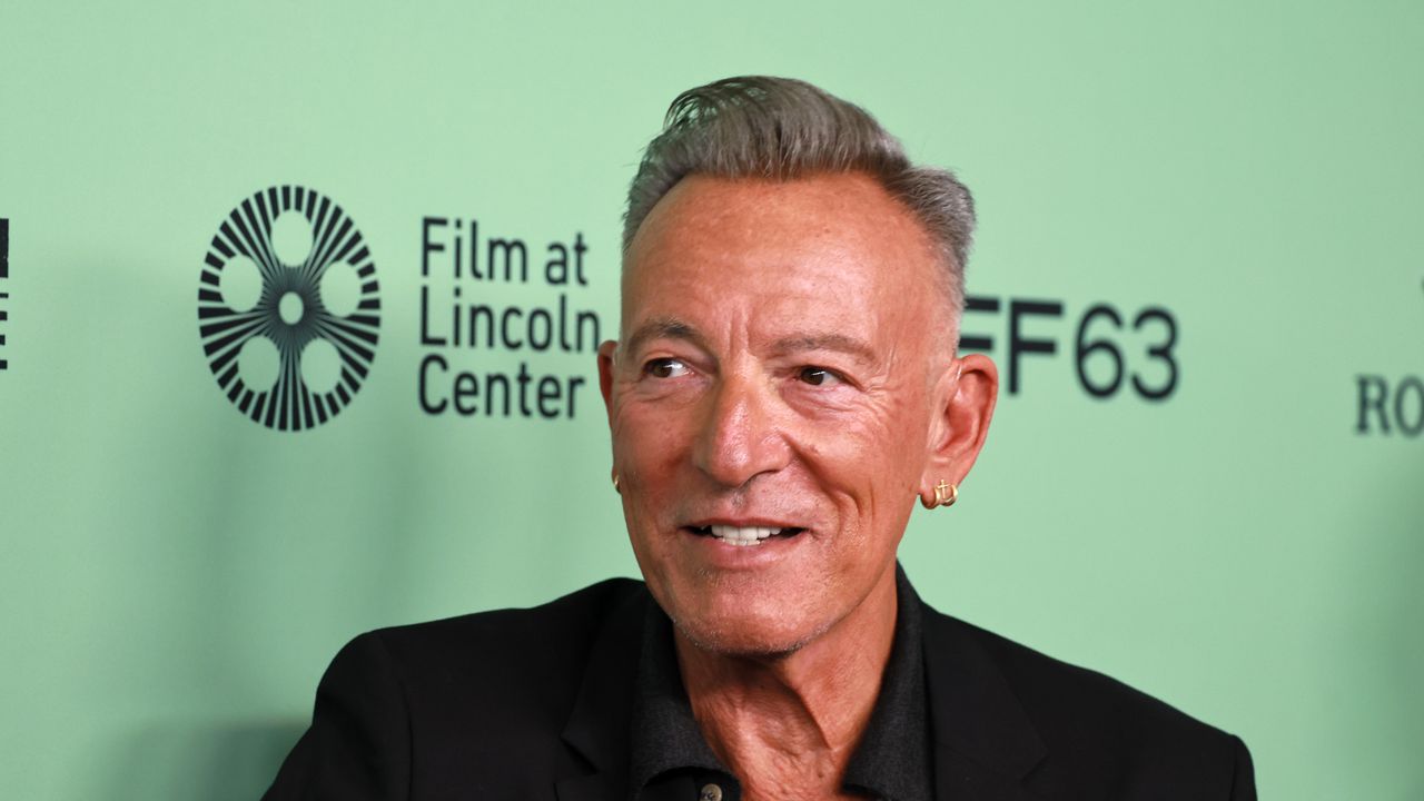 Брус Спрингстийн твърди, че мястото на Тръмп е „на бунището на историята“