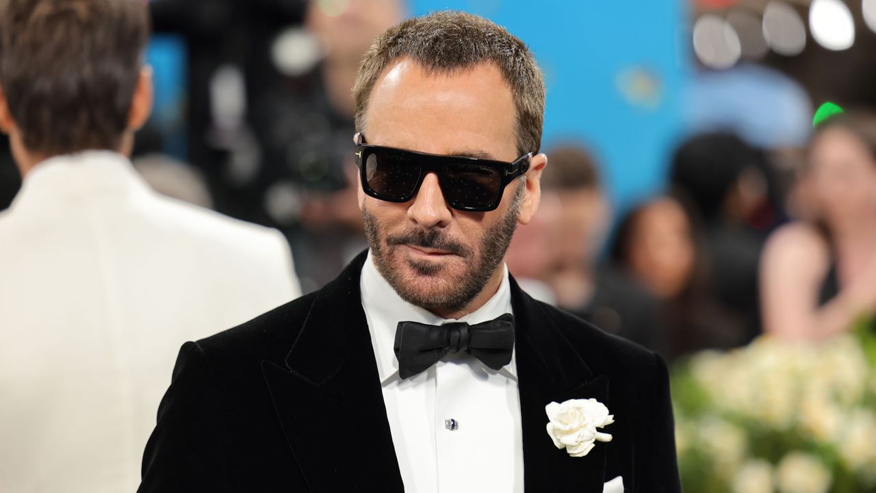 Американският моден дизайнер Том Форд отново се готви да застане