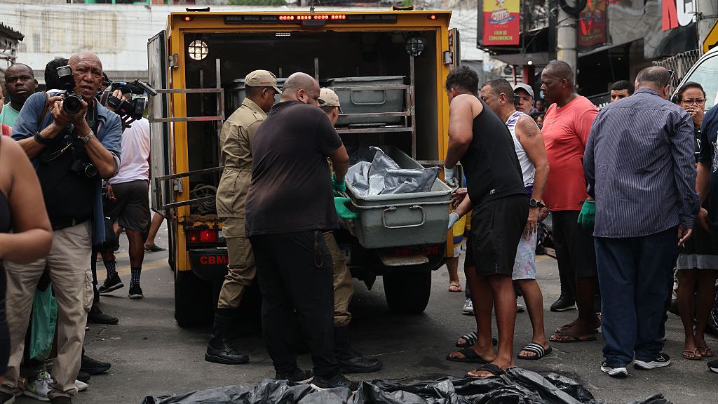 Жители на квартал Пеня в северната зона на Рио де