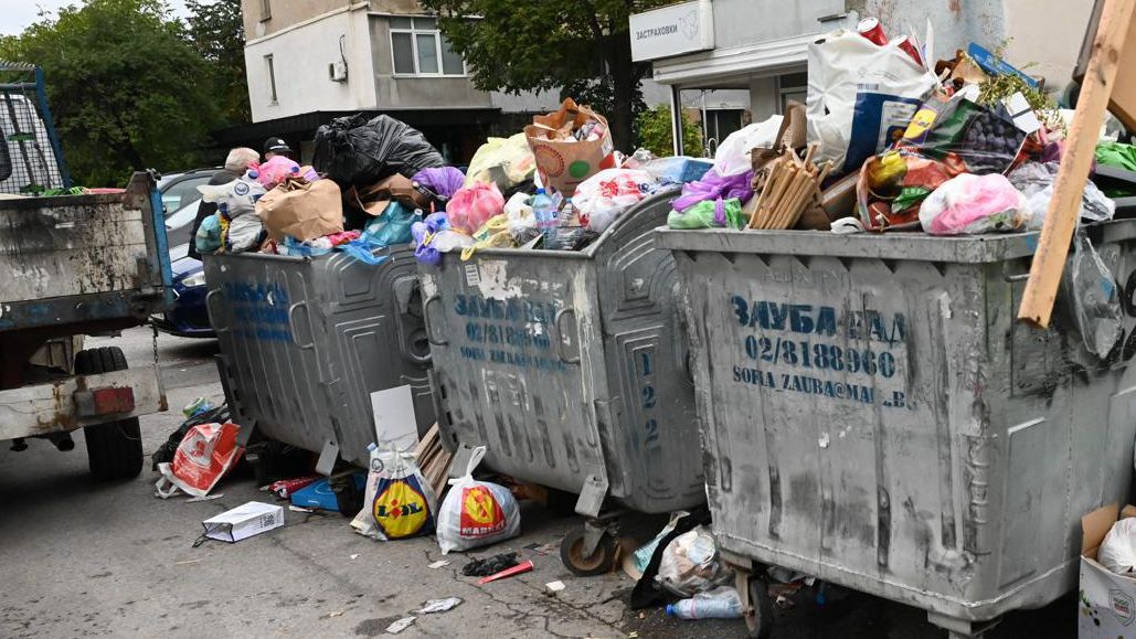 Протест в столичния квартал Люлин заради кризата с боклука.От Столичната
