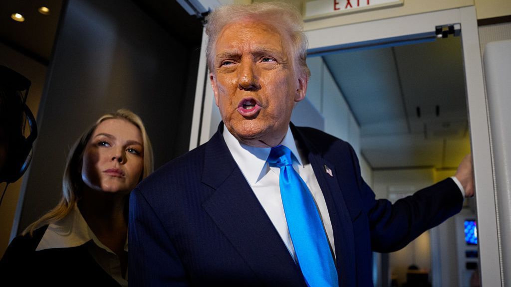 Тръмп уволни членовете на Надзорния съвет, които спъваха плановете му да построи арка във Вашингтон, подобна на тази в Париж