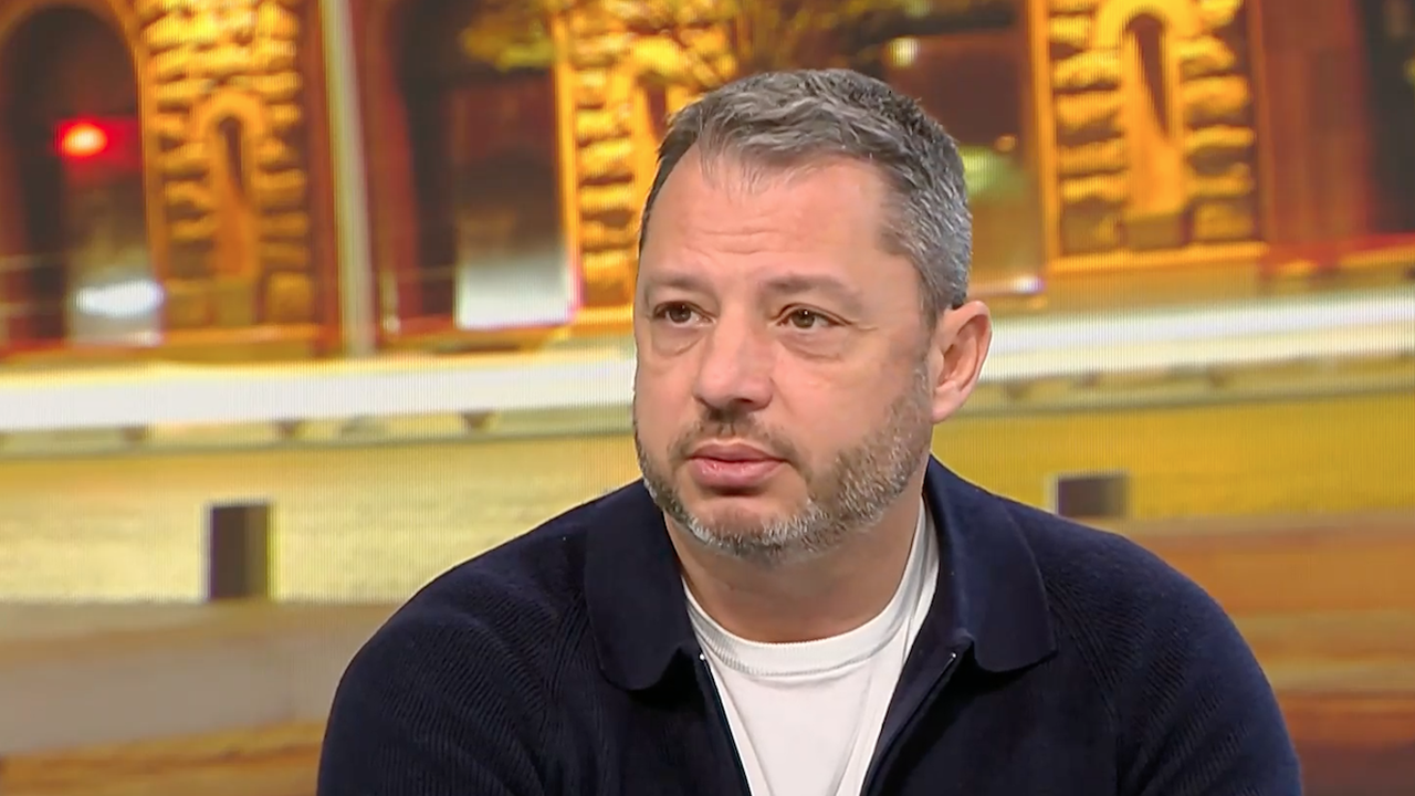 Ненормалното е час и половина да крещиш на микрофона по