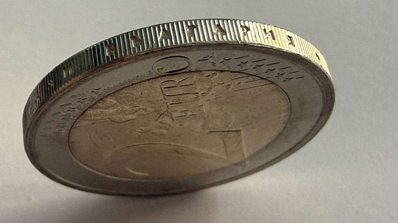 Български пощи в страната вече обменят левове в евро, а