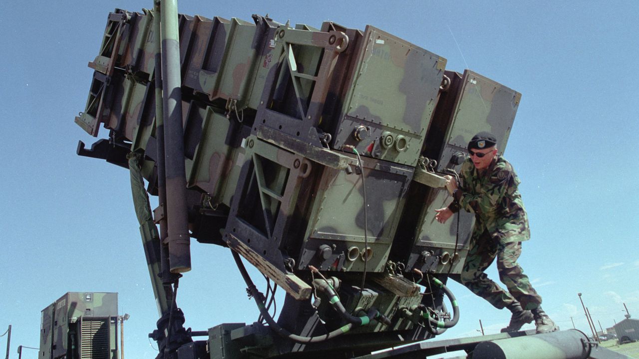 В изявлението се казва още, че основен доставчик на военното