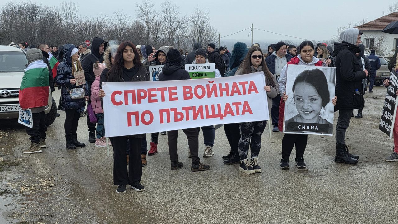 Днес в 12:00 часа се очаква да бъде спряно движението