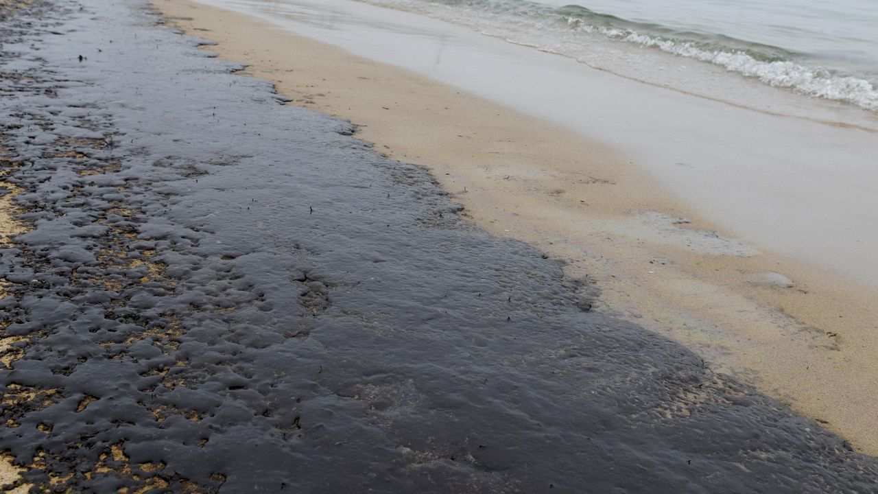 Локализирано е замърсяване с дизелово гориво в морето край Бургас