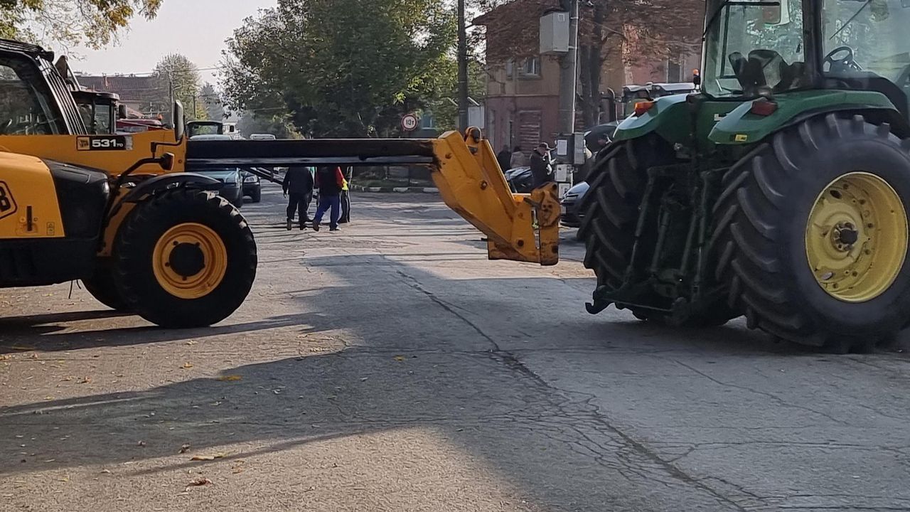 Протестиращи срещу замяната на лева с евро затвориха международен път Е-79 на входа и изхода на Видин за два часа