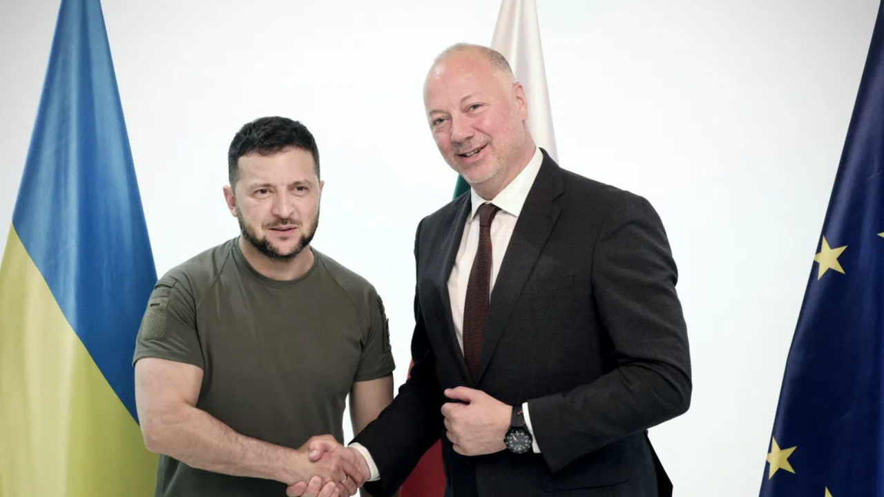 Зеленски покани Росен Желязков на среща на върха