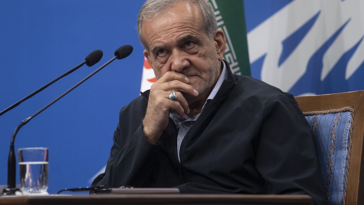 Иранският президент Масуд Пезешкиан предупреди сънародниците си, че трябва да