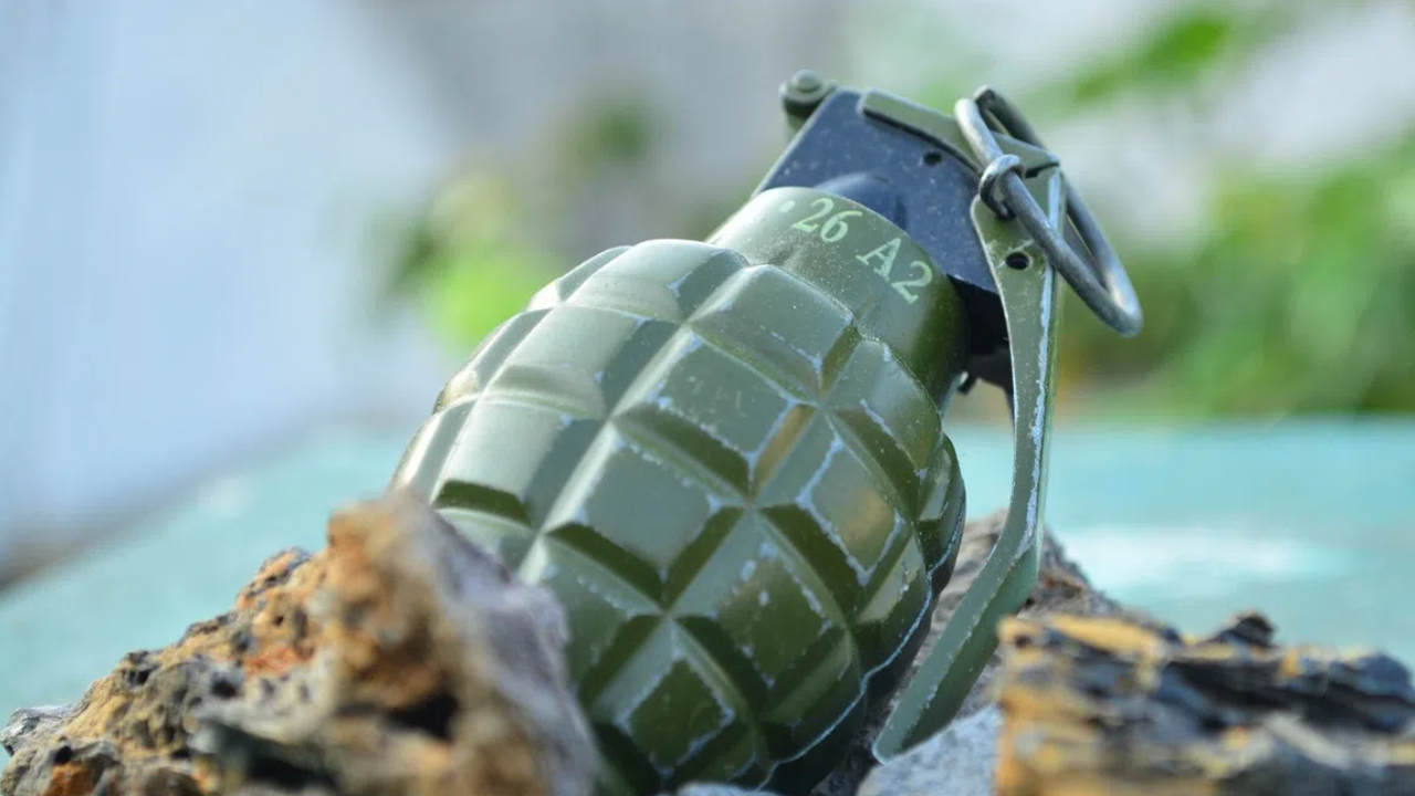 Мъж откри граната, докато почиствал канализационна шахта в Брезник