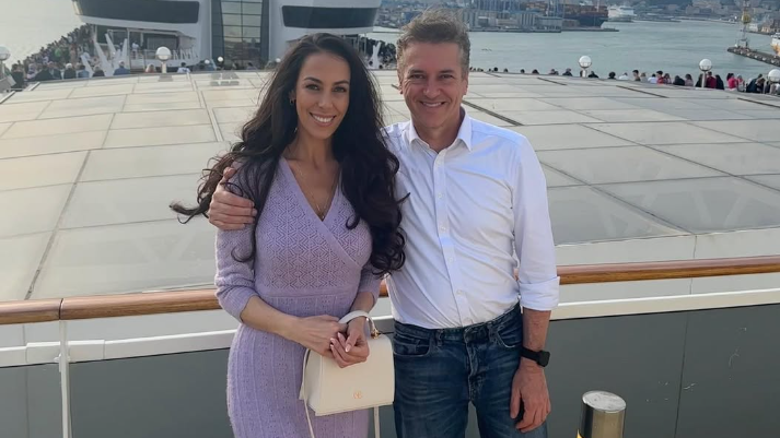 Словенският премиер Роберт Голоб ще сключи брак с партньорката си