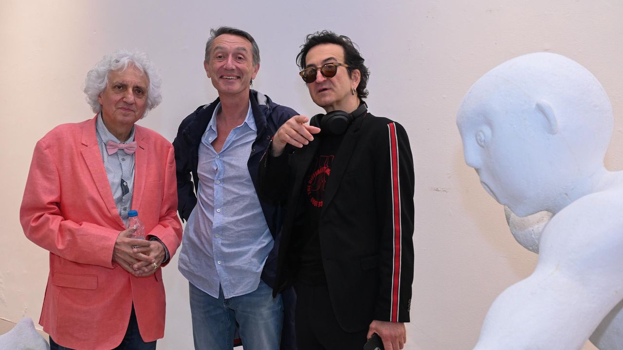 Михаил Заимов е роден през 1967 г. в София. Завършил