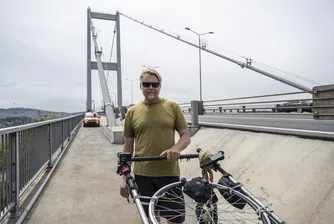 Той обикаля света пеша вече 27 години. Кой е най-важният урок, който научи за щастието?