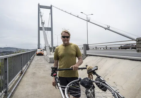 Той обикаля света пеша вече 27 години. Кой е най-важният урок, който научи за щастието?