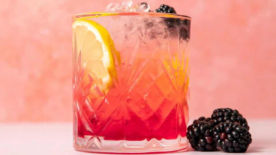 Звукът на чаша, пълна с лед, след която нямаш махмурлук. Безалкохолните коктейли продължават възхода си