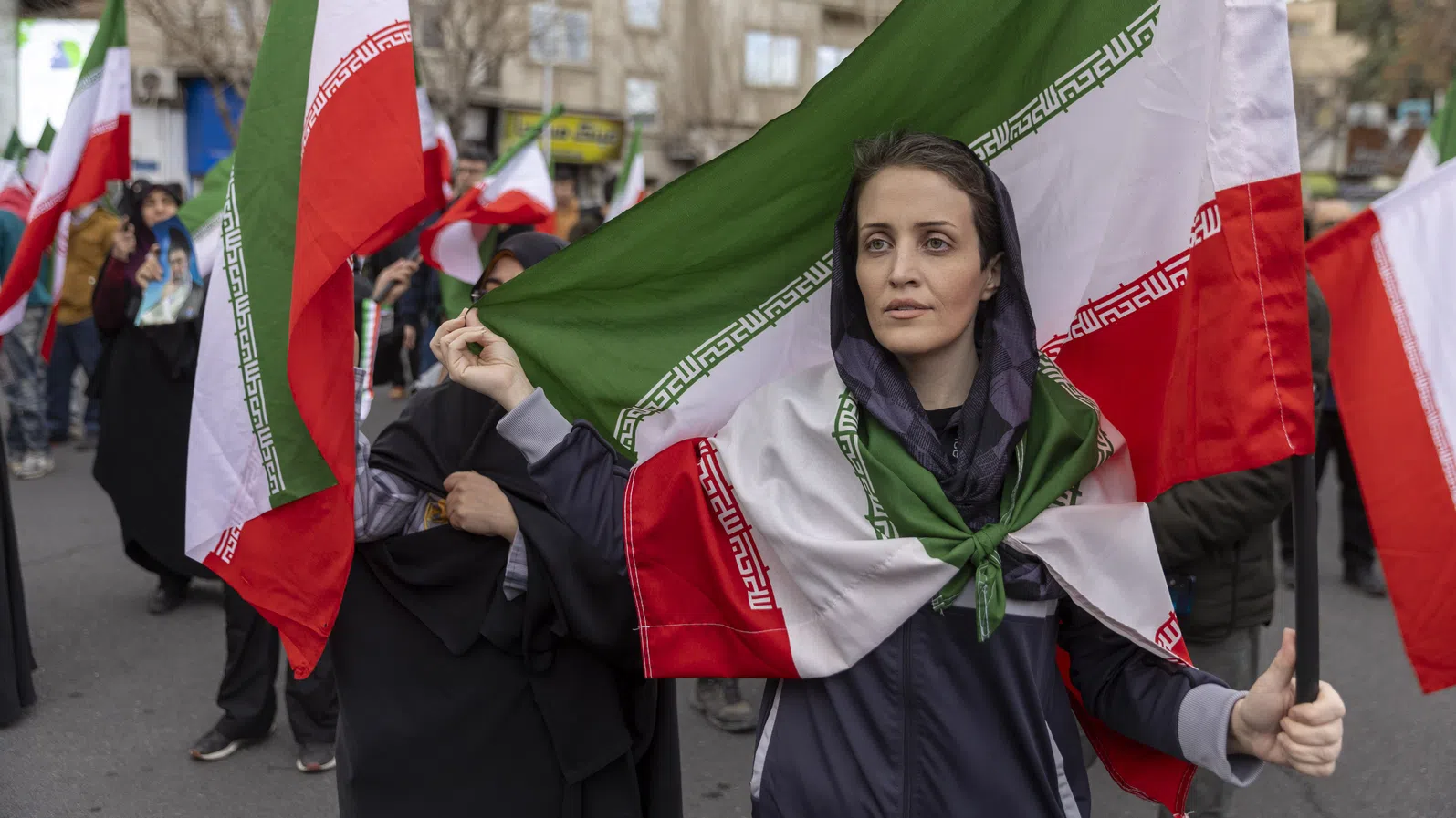 Иран след ерата на Хаменей: Паника, облекчение и сълзи – от гняв и радост