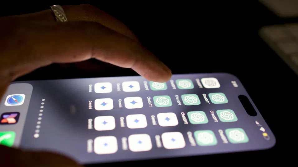 Европарламентът пита Комисията: ChatGPT ли ви пише домашните