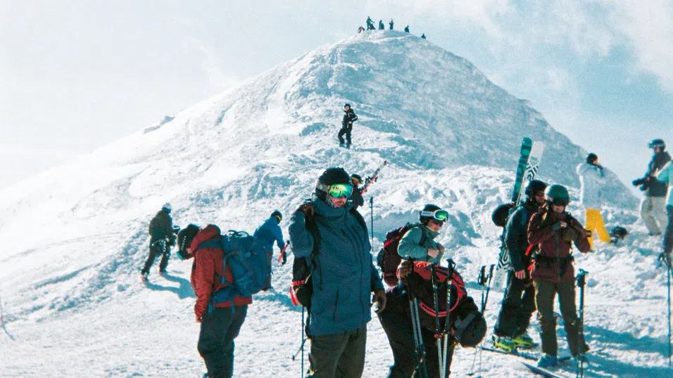 Тълпи от туристи в Япония - за радост и ужас на нейните ски курорти