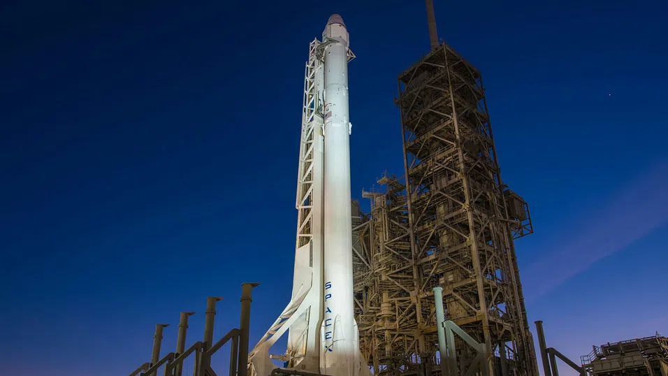 SpaceX изстреля първата по рода си орбитална мисия от полюс до полюс