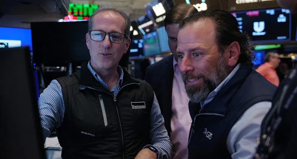 Уолстрийт приключи тримесечието с рязък обрат, „Надежда за Ормуз“ поведе пазарите