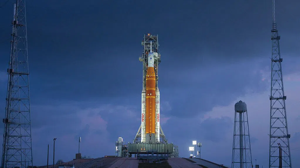 Часове до старта на Artemis II: Обратното броене предстои, опасенията за безопасността остават