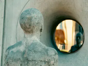 Екзистенциалното кино се завръща с нов прочит на „Чужденецът“