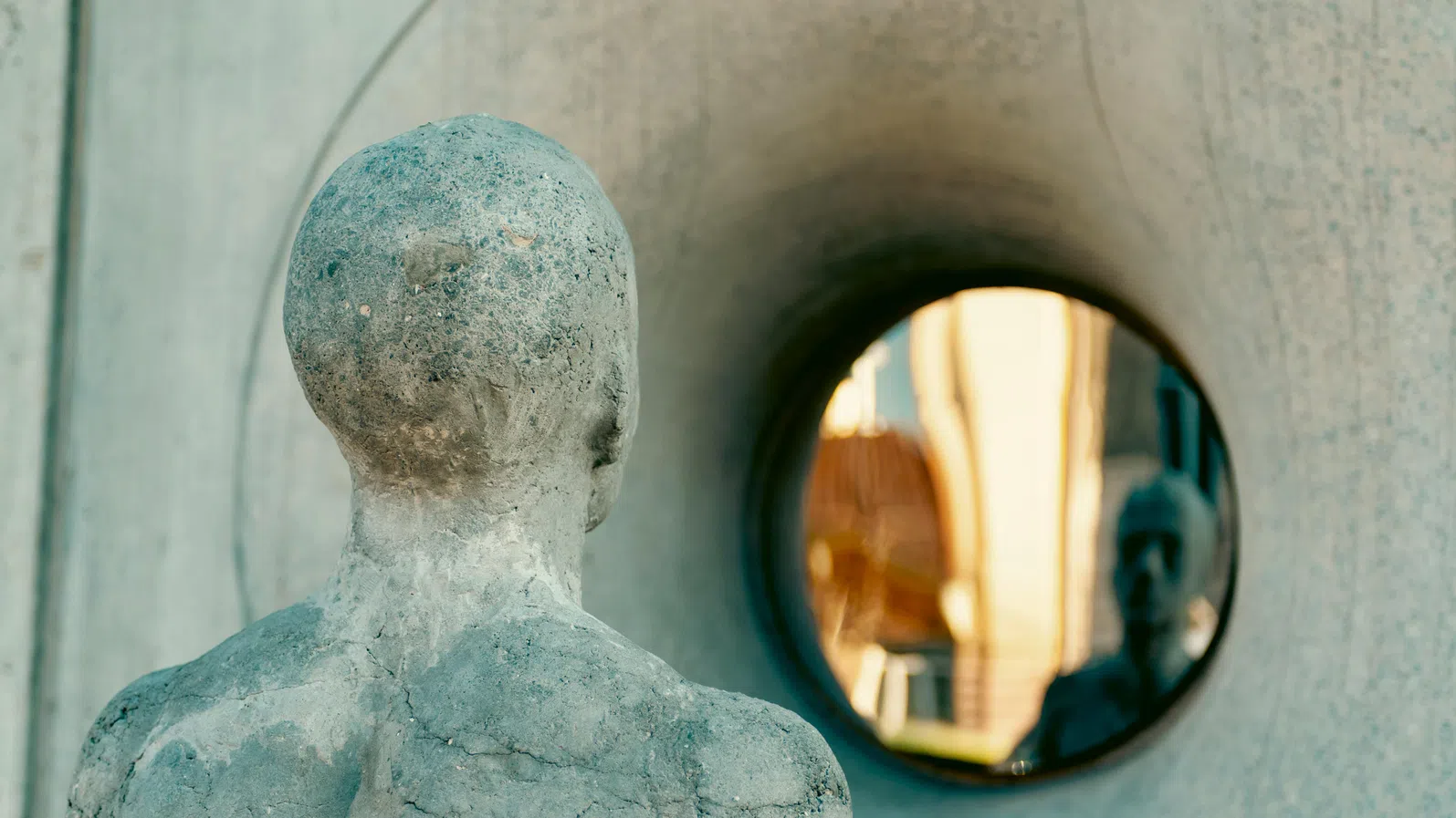 Екзистенциалното кино се завръща с нов прочит на „Чужденецът“