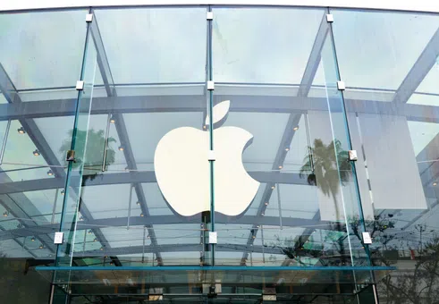 Apple отдава силния ръст на продажбите на „най-популярния“ iPhone в историята си