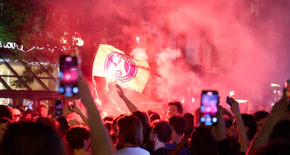 Нажежена нощ за Франция: ПСЖ покори Шампионската лига, а феновете подпалиха Париж