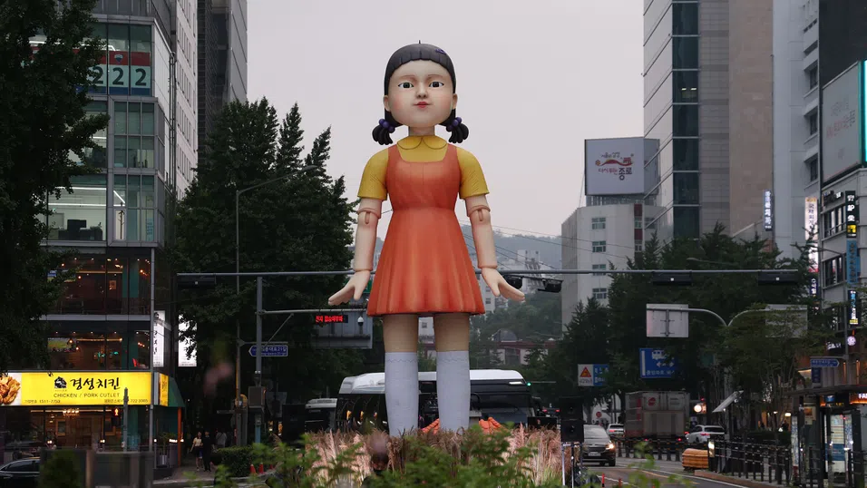 Реалността във фикцията: Как Squid Game отразява живота в Южна Корея