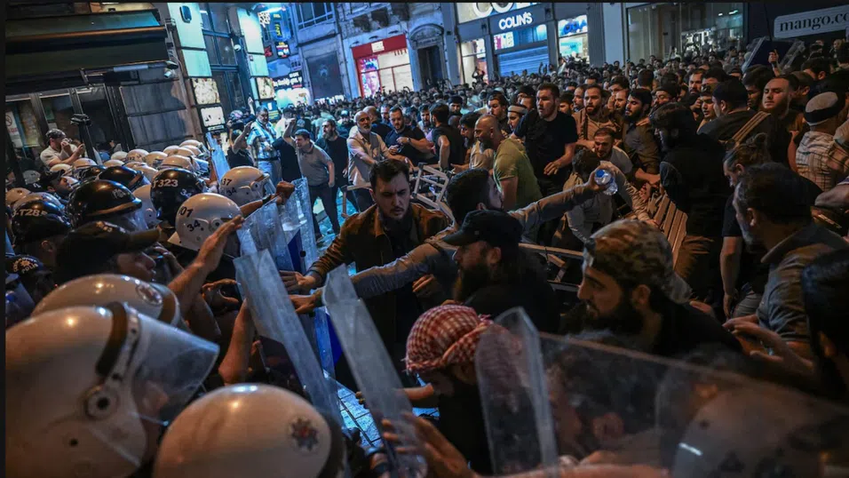 Да нарисуваш Мохамед: Турция гневна на сатирично списание