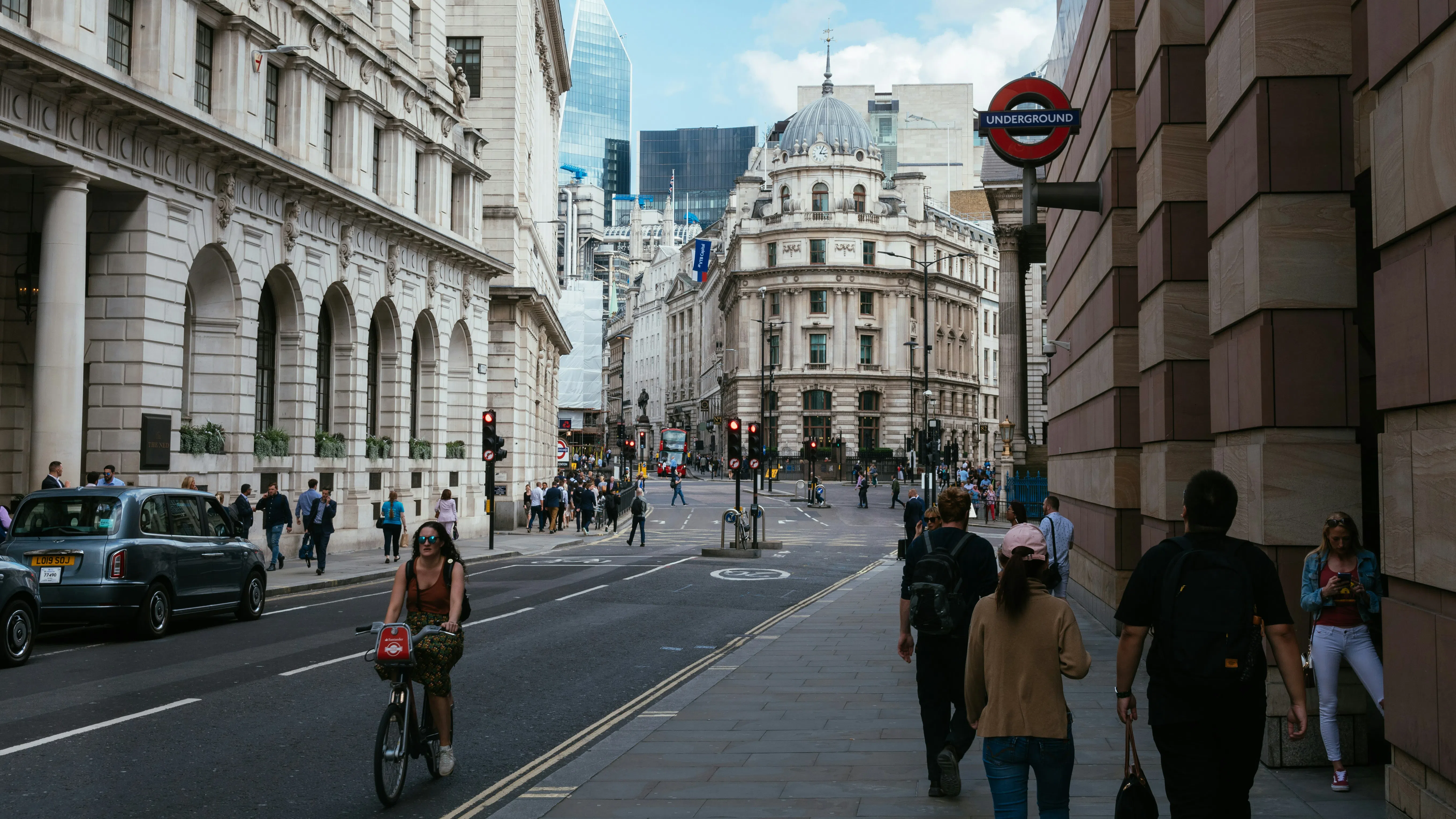 Bank of England намали лихвите за първи път от четири години