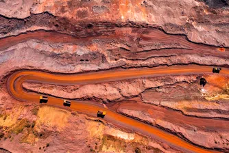 Новите тарифи върху медта сриват цените на метала, елиминирайки популярна търговска стратегия