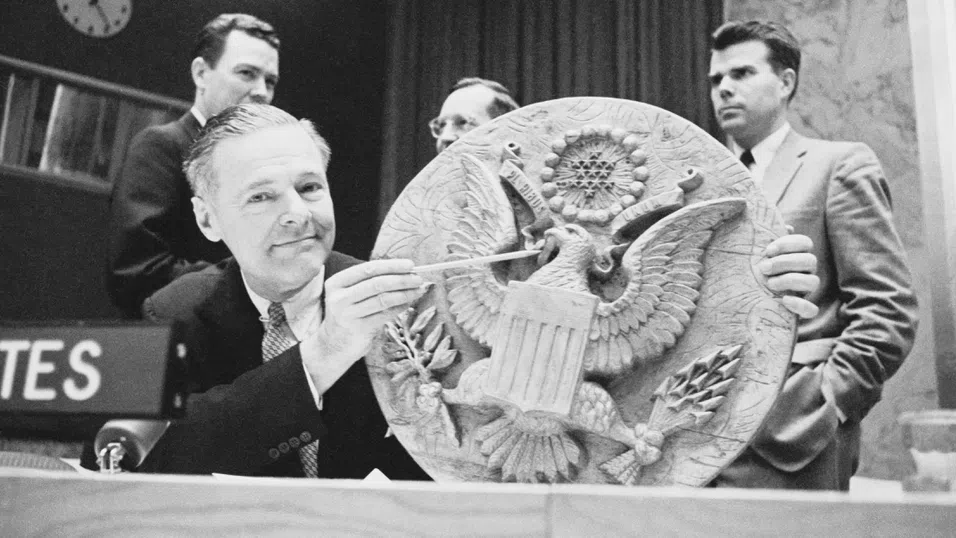 Историята на „Нещото“: Как един герб на САЩ се превръща в подслушвателна машина на Студената война