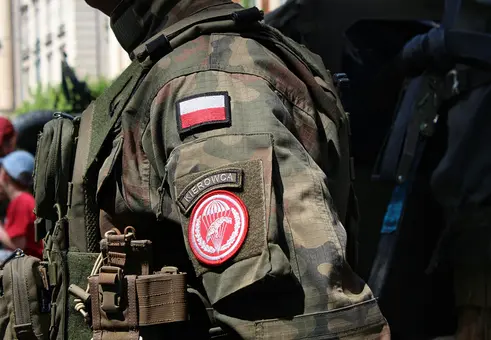 Полша залага на собственa отбранителна техника, докато изгражда най-голямата армия в Европа