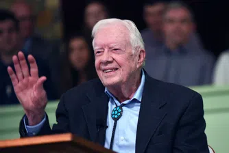 Роден на 1 октомври 1924 г. в малко провинциално градче с около 600 жители в щата Джорджия, бившият лидер известно време отглежда фъстъци, преди да се насочи към политиката