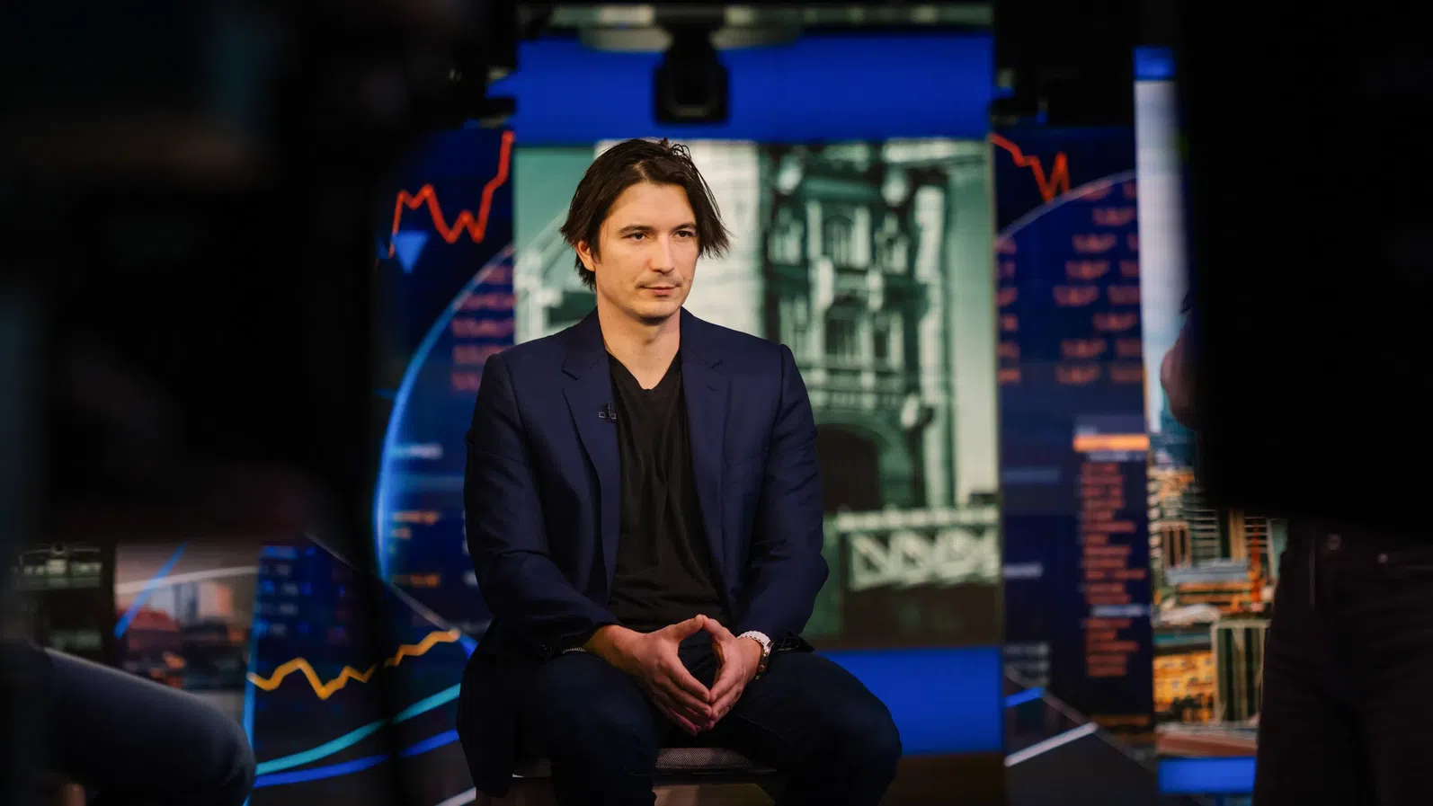 Предпазливостта около търговията с криптовалути натежава върху приходите и акциите