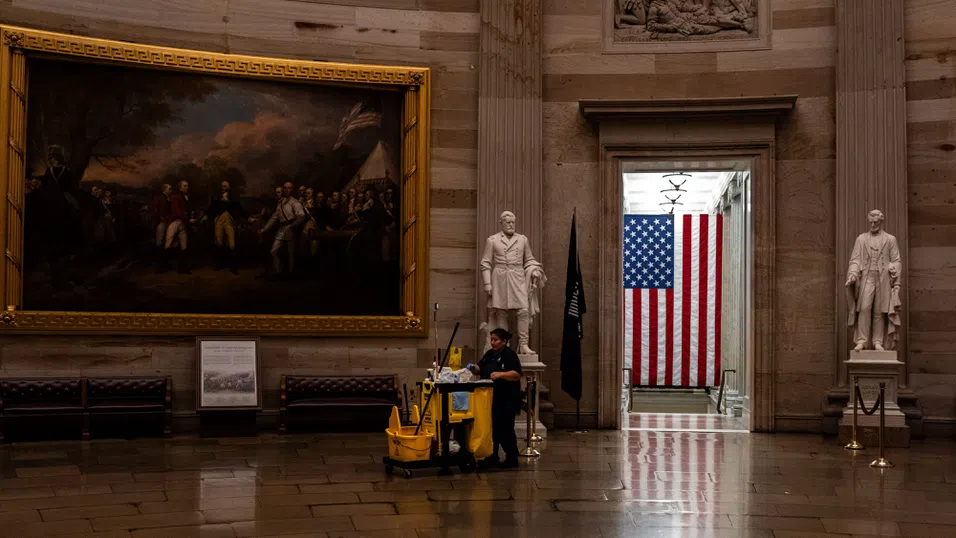 Американското правителство спря работа, конгресмените не постигнаха споразумение за финансиране