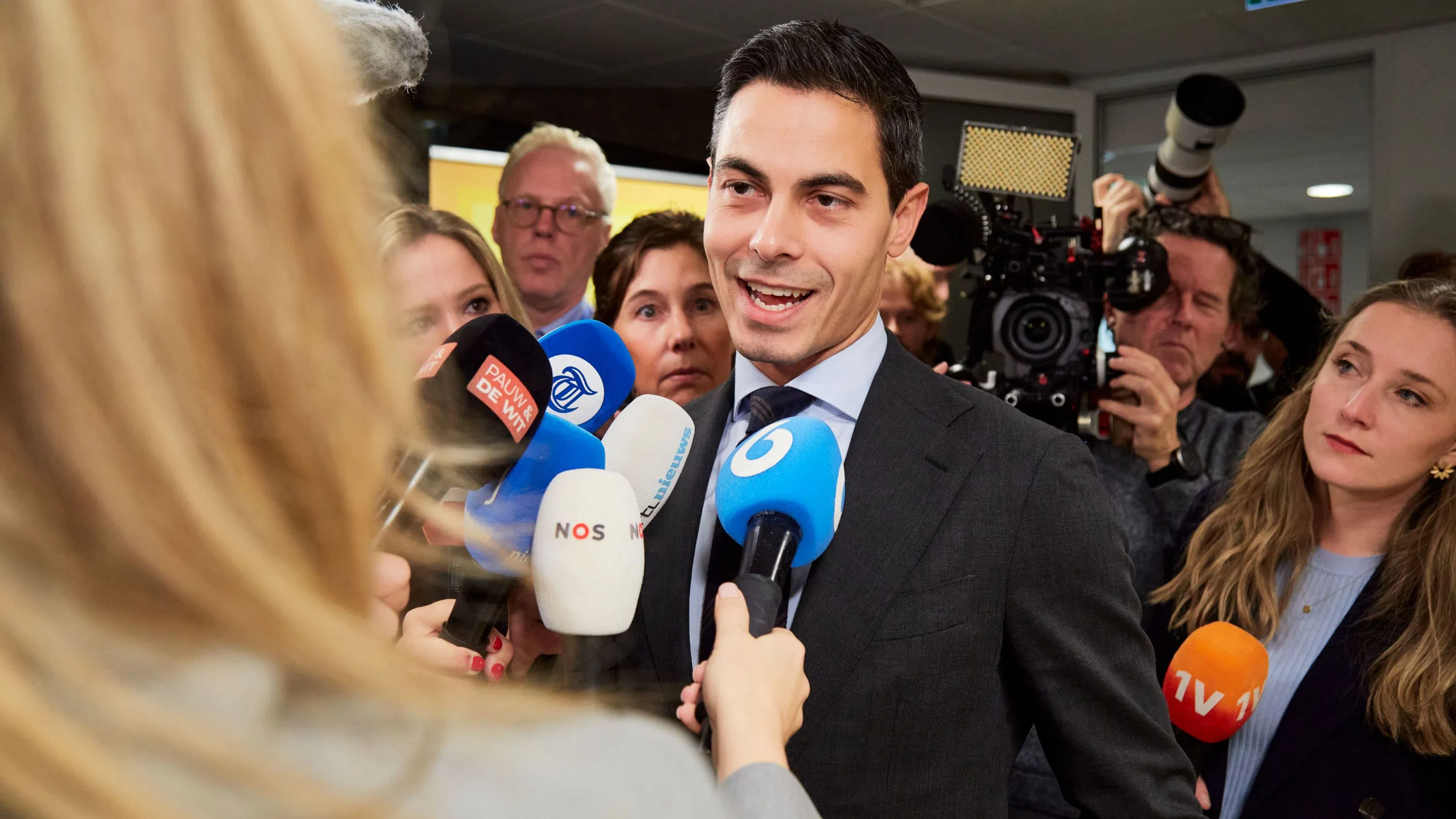 Роб Йетен победи крайнодесните - засега. Центърът си връща политическата сцена в Нидерландия