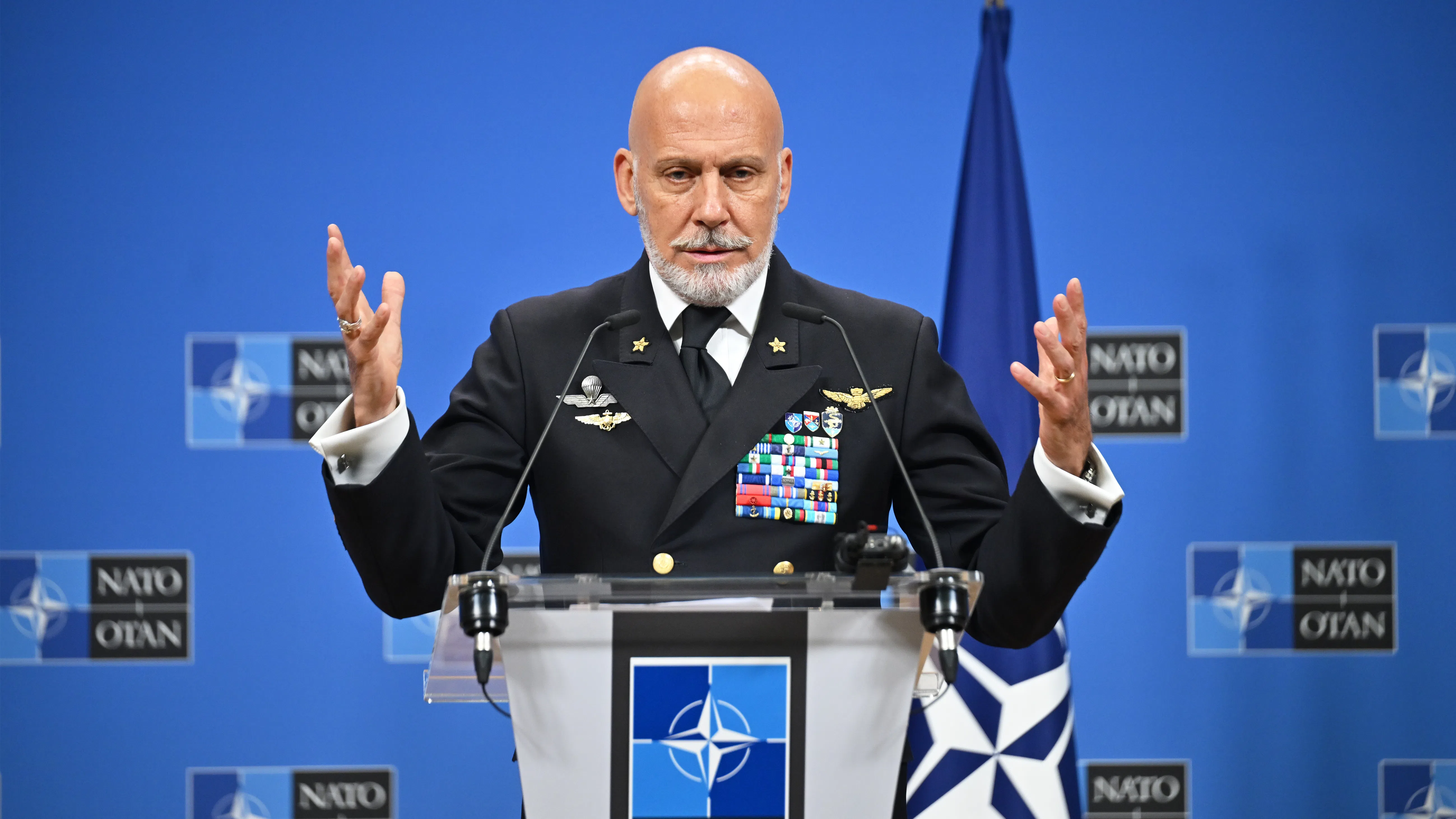 НАТО обмисля по-агресивен отговор на руските хибридни атаки