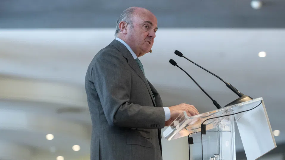 Луис де Гиндос, ЕЦБ: Изкуственият интелект изглежда неудържим, но оценките могат да претърпят корекции