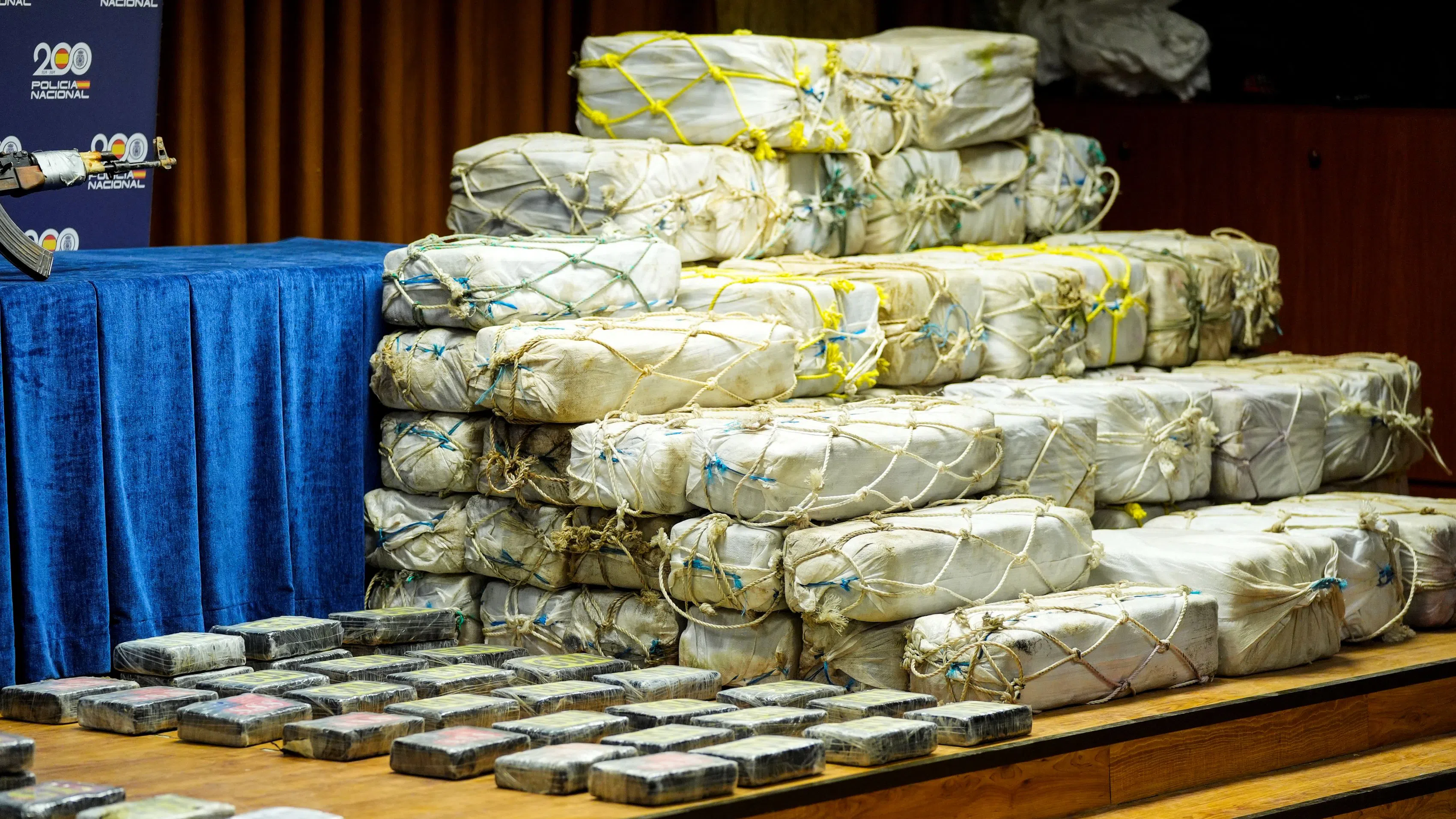 Как венецуелски трафиканти и африкански джихадисти заливат Европа с кокаин