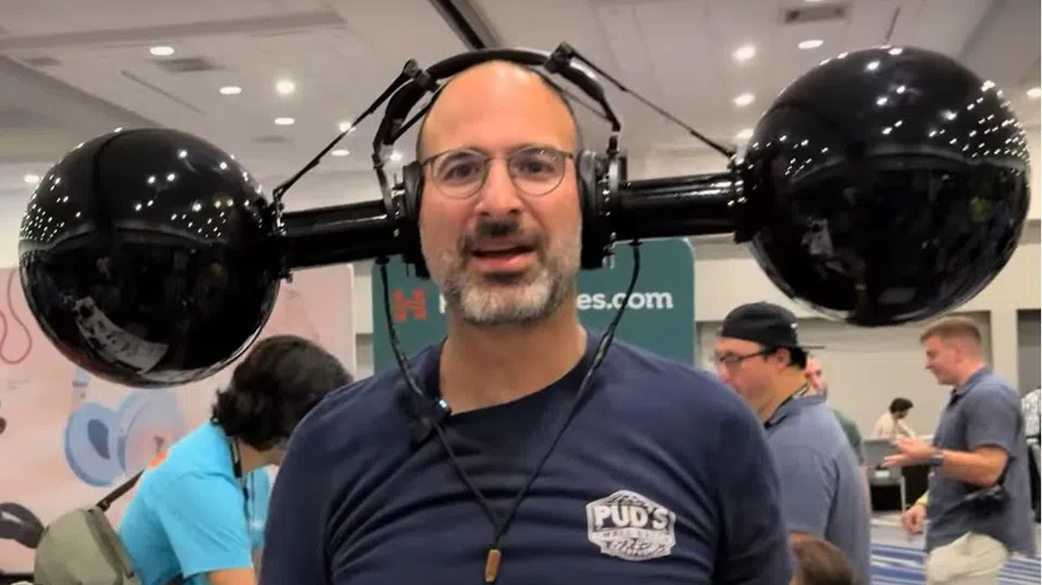 "Лудият" барабанист, който преобърна представата за дизайн на слушалки