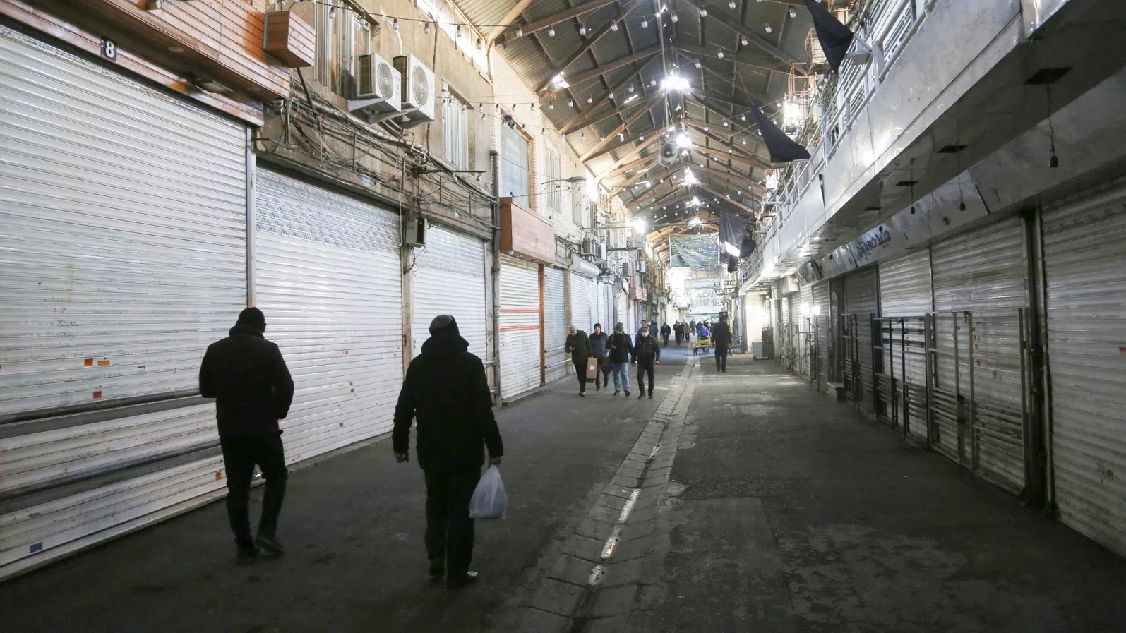 Доналд Тръмп предупреди Иран, че САЩ ще „спасят“ протестиращите