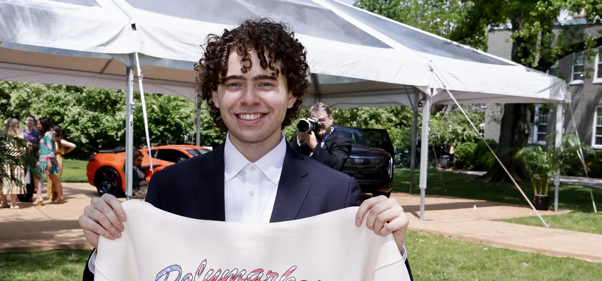 От обиск на ФБР до оценка от 9 млрд. долара: Феноменът Polymarket