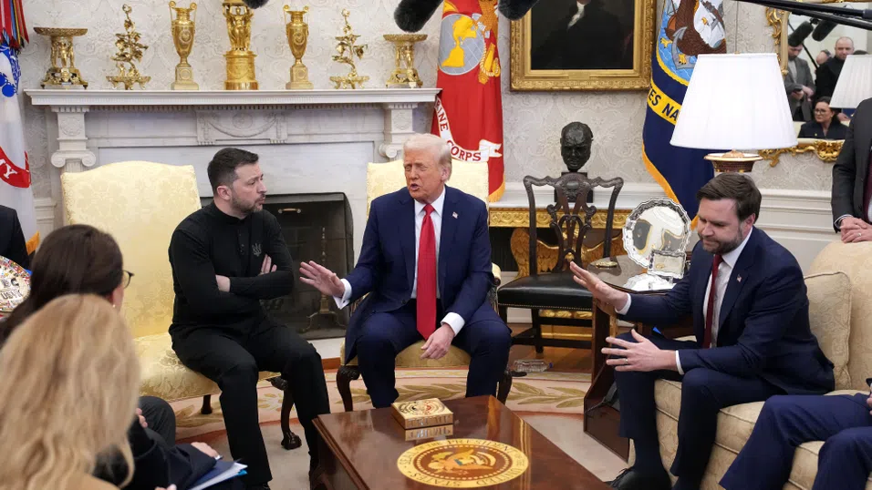 Без костюм, с кръстосани ръце: Зеленски е подразнил Тръмп не с реплики, а с езика на тялото си